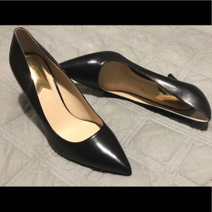 Beautiful Marc Fisher Black Pumps